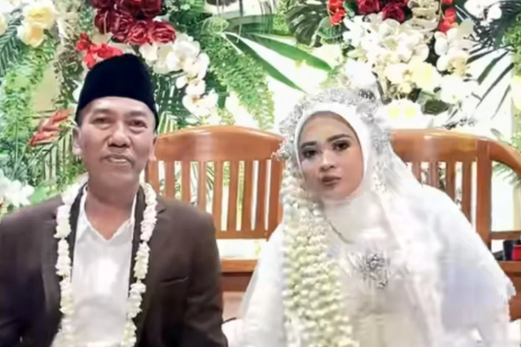 KH Abdul Basith Achmad Gelar Pernikahan di Pasuruan, Mempelai Wanita Tampil Anggun Jadi Sorotan