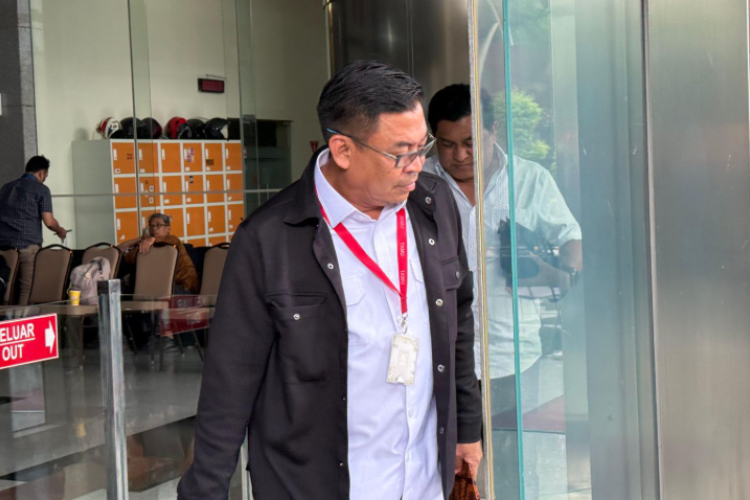 Ahmad Dedi Kabur dari Wartawan Saat Ditemui di Gedung Merah Putih KPK, Pejabat Bea Cukai Terseret Kasus Korupsi