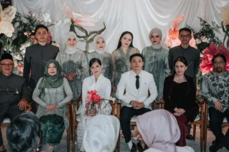 Adhisty Zara Dikabarkan Hamil Sebelum Pernikahan, Baby Bump di Foto Resepsi Jadi Sorotan