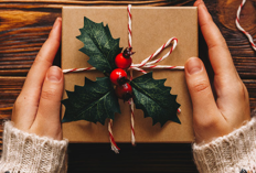 Rekomendasi Kado Untuk Hari Guru 2025 Paling Unik, Berkesan, dan Bermanfaat, Dijamin Bikin Gurumu Bangga!